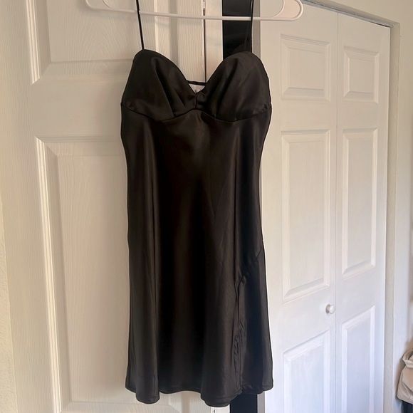 Elegant Black Satin Mini Dress Hello Molly - Picture 2 of 5
